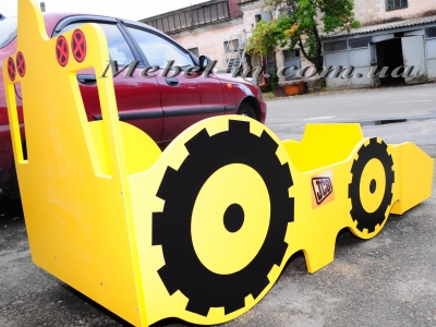 Детская кровать трактор