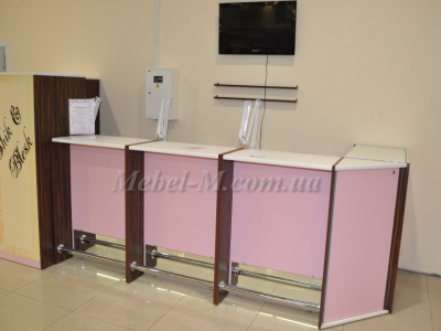 Торговая стойка для экспресс маникюра