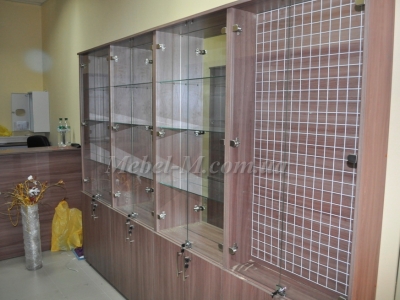 Торговая мебель с витринами