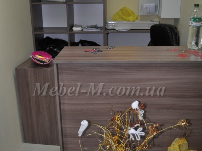 Торговая мебель с витринами