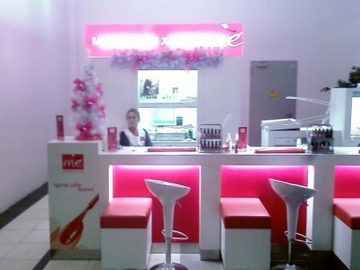 Стойка для маникюра в розовом цвете