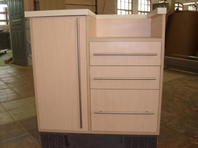 Торговая тумба для экспресс кофе, маникюру, экспозитор