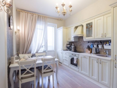 Светлая кухня для квартиры