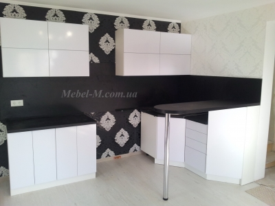 Белая глянцевая кухня на заказ в Киеве