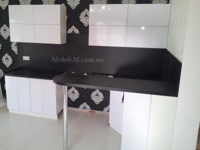 Белая глянцевая кухня на заказ в Киеве