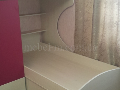 Детская двухъярусная кровать со ступеньками