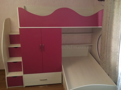 Детская двухъярусная кровать со ступеньками