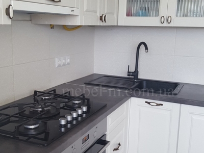 Белая кухня в стиле современная классика