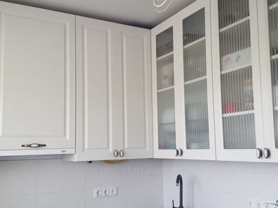 Белая кухня в стиле современная классика