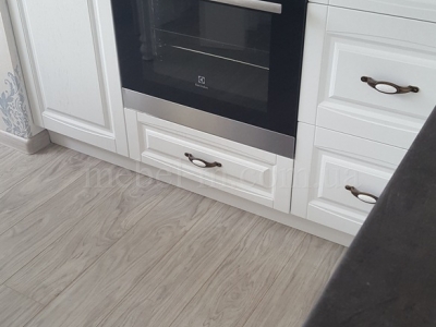 Белая кухня в стиле современная классика