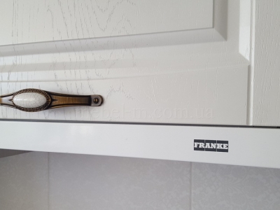 Белая кухня в стиле современная классика