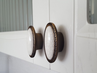 Белая кухня в стиле современная классика