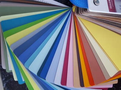 Детская  комната с двухъярусной кроватью желтого цвета