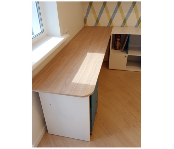 Детская мебель стол и шкаф