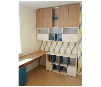 Детская мебель стол и шкаф