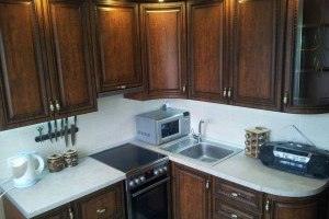 Кухня с деревянными фасадами на заказ