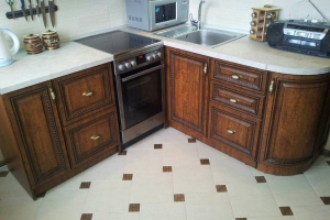 Кухня с деревянными фасадами на заказ