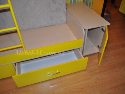 Детская комната для двух детей желтая