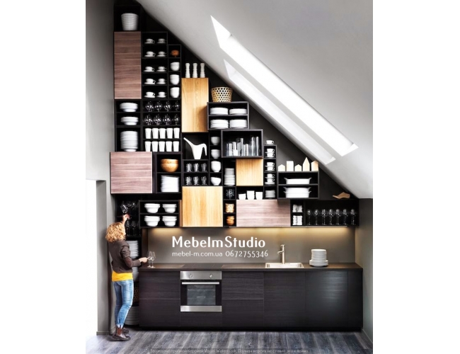 Кухня в дом - скошеные углы мансарда