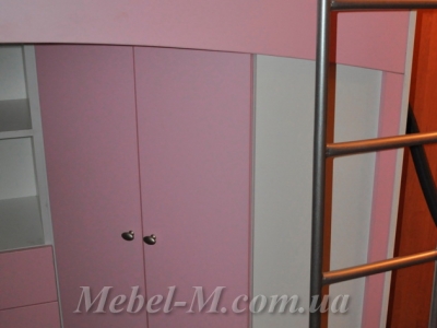 Детская кровать двухъярусная для девочки розовая с столиком