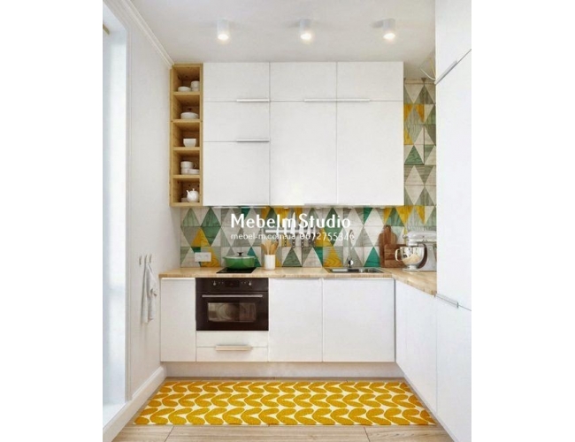 Белая кухня - антресоли до потолка