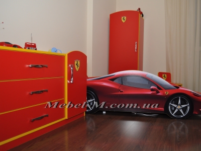 Детская кровать машина