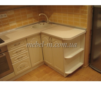 Угловая бежевая кухня на Оболони