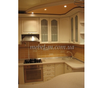 Угловая бежевая кухня на Оболони