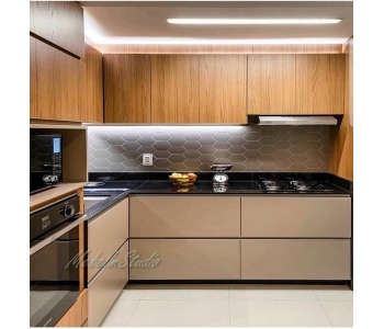 Яркая кухня в современном стиле - акрил шпон