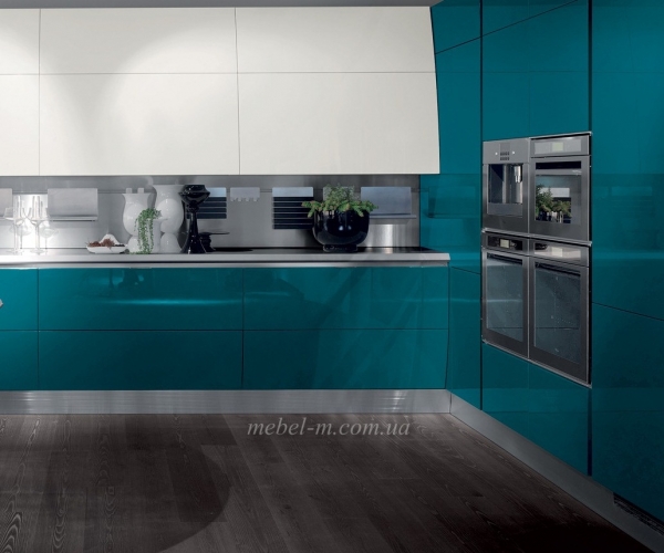 Кухня с бирюзовыми фасдами глянец