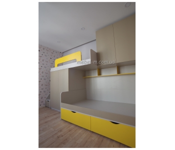 Двухъярусная детская кровать желтого цвета