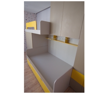 Двухъярусная детская кровать желтого цвета