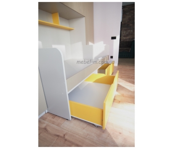 Двухъярусная детская кровать желтого цвета