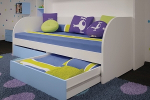 Детская комната в голубых тонах