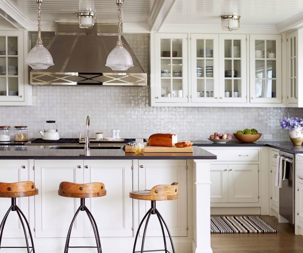 Светлая кухня с островом