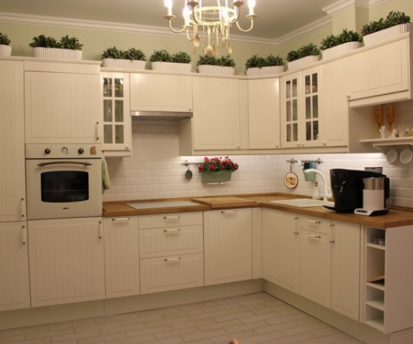 Светлая кухня на заказ