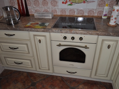 Кухня классическая цвета слоновой кости