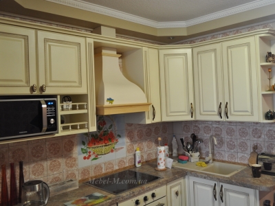 Кухня классическая цвета слоновой кости