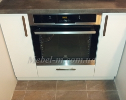 Кухня с крашенными фасадами хай тек