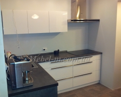 Кухня с крашенными фасадами хай тек