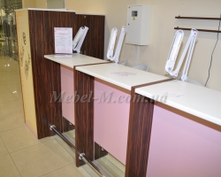 Торговая стойка для экспресс маникюра