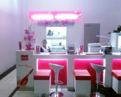 Стойка для маникюра в розовом цвете