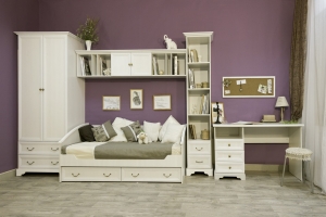 Детская мебель в классическом стиле в светлых тонах