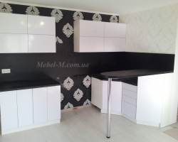 Белая глянцевая кухня на заказ в Киеве