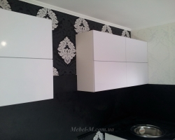 Белая глянцевая кухня на заказ в Киеве