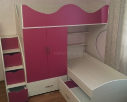 Детская двухъярусная кровать со ступеньками