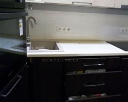 Прямая кухня в современном стиле