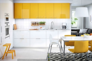 Кухня с глянцевыми фасадами