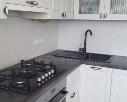 Белая кухня в стиле современная классика