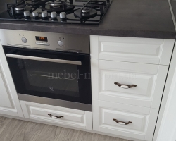 Белая кухня в стиле современная классика